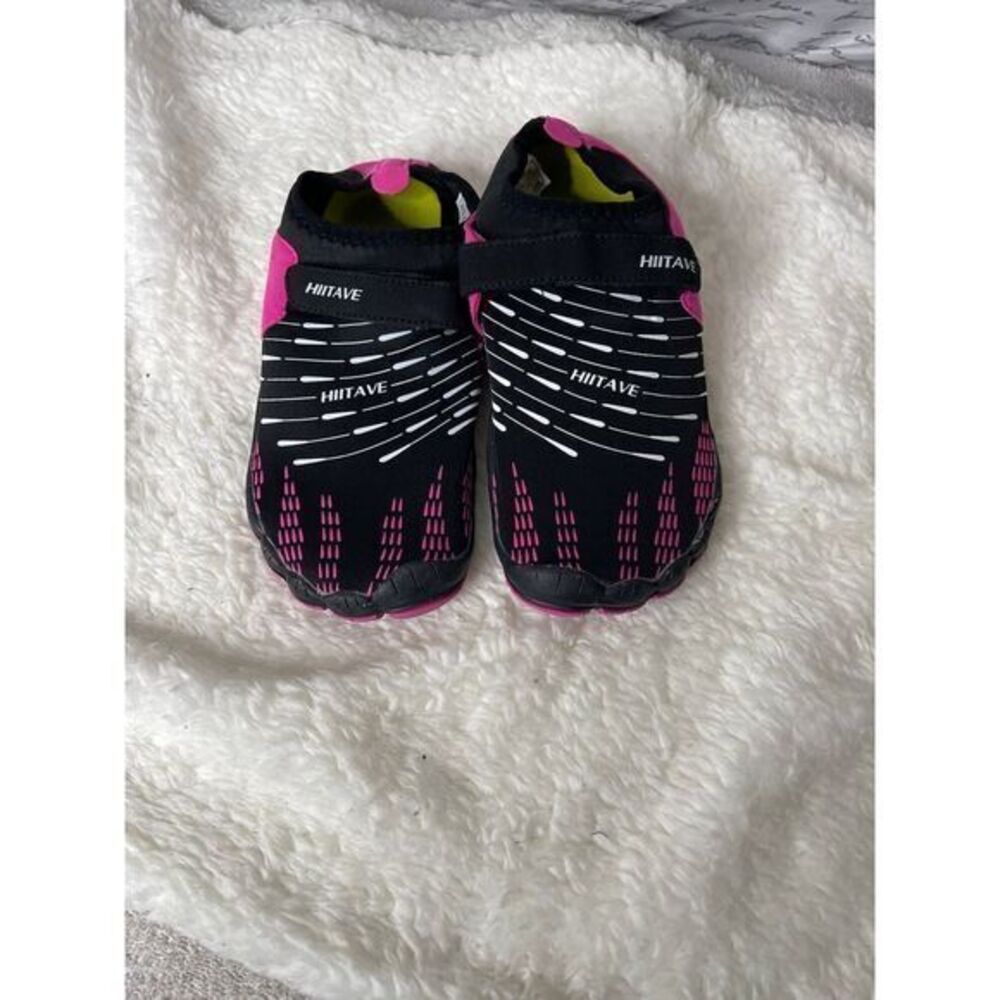 water, shoes, kids‎ size 5 Hiit ave water, shoes, kids size 5